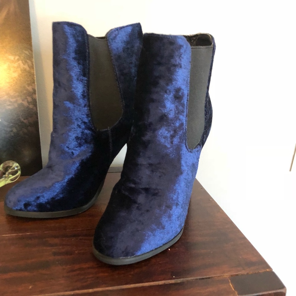 Kimchi Blue Velvet Heeled Booties